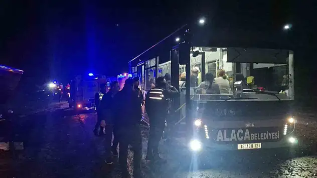 Otobüs yan yattı: 23 yaralı