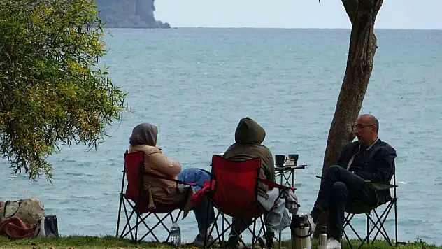 Konyaaltı Sahili'ne akın ettiler