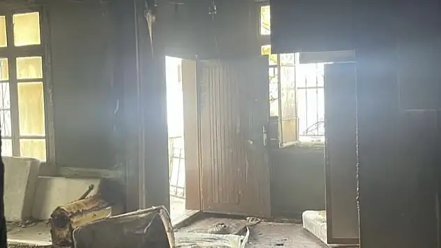 Ev alevlere teslim oldu