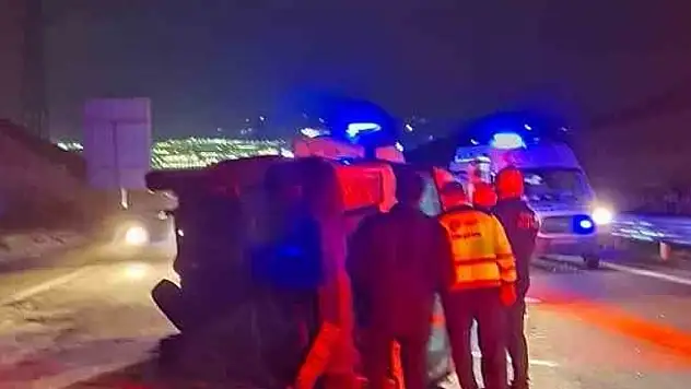 Kontrolden çıkan minibüs takla attı: 1 ölü, 10 yaralı