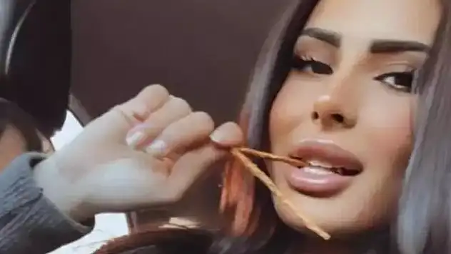 Genç dansçı evinde ölü bulundu