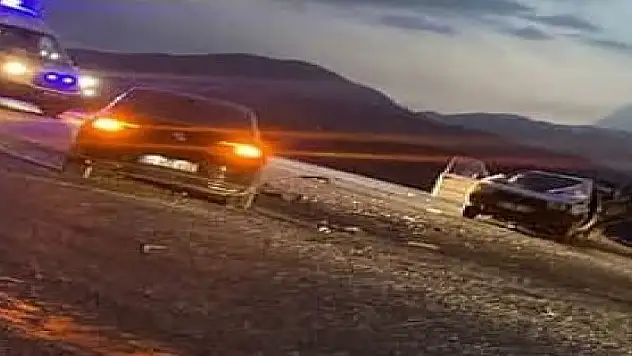 İki otomobil çarpıştı: 1 ölü, 3 yaralı