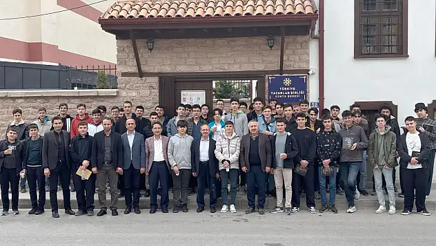 Geleceğin yazarları yazarlarla buluşuyor