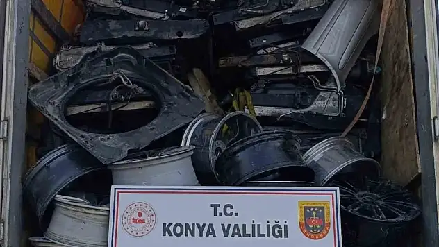 Konya'da araç takip sistemi kapatılan tırda gümrük kaçağı malzeme ele geçirildi