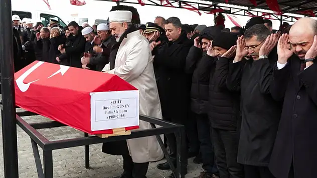 Trafik kazasında şehit olan polis memuru İbrahim Güney son yolculuğuna uğurlandı