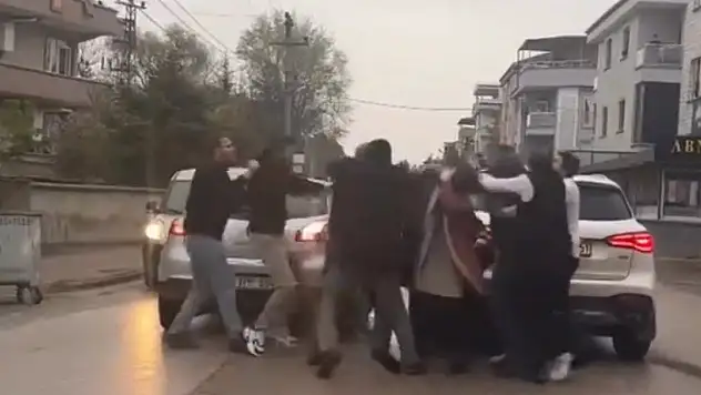 'Yol verme' tartışması yumruklu kavgaya dönüştü: 1 yaralı