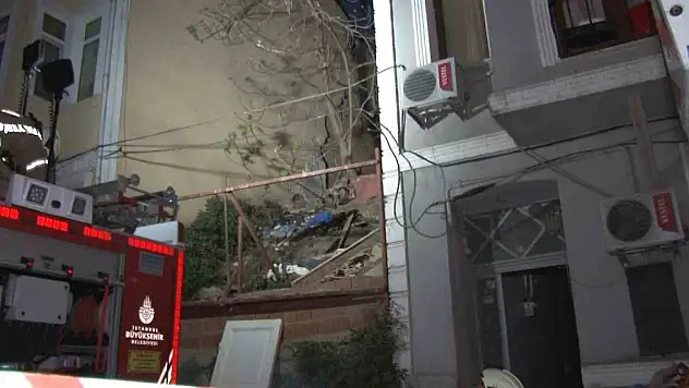 2 katlı binada meydana gelen kısmi çökme korkuttu