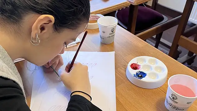 Konya'da 24 ülkeden genç, geleneksel sanatla buluşuyor