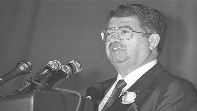 Türkiye'de birçok yeniliğin öncüsü Turgut Özal'ın vefatının üzerinden 32 yıl geçti