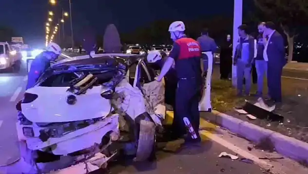 Hastane yakınlarında kamyonet ile otomobil çarpıştı: 4 yaralı