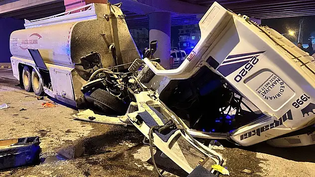 Freni patlayan arazöz otomobile ve üst geçit duvarına çarptı: 1 ölü, 1 yaralı