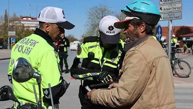 Konya'da motosiklet sürücülerinin bahaneleri pes dedirtti