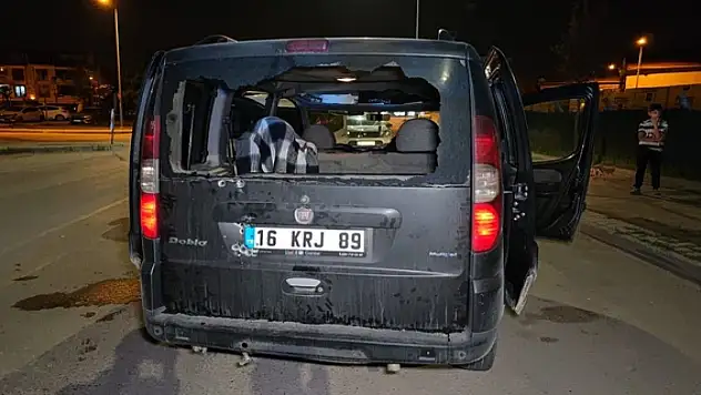 Seyir halindeki aracı kurşuna dizdiler: 1 ağır yaralı