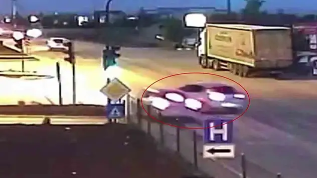 Konya'da otomobillerin çarpışma anı kamerada