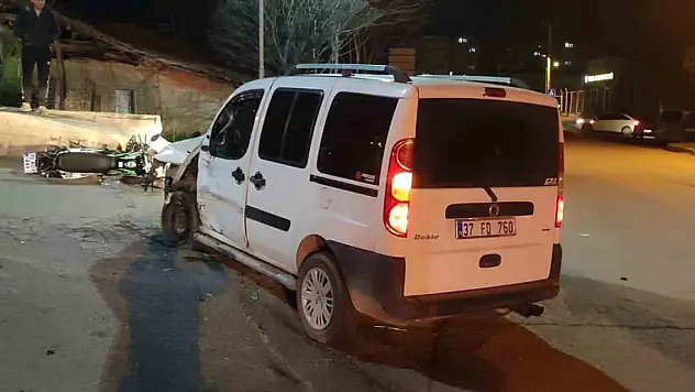 Hafif ticari araç ile motosiklet çarpıştı: 1 ölü