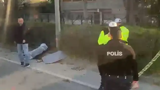 Aydınlatma direğine çarpan motosiklet sürücüsü hayatını kaybetti