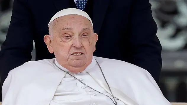 Papa Francis yaşamını yitirdi