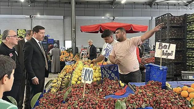 Konya'da başkan denetim için pazara indi