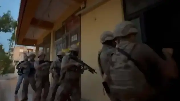 İzmir'de DEAŞ operasyonu 13 gözaltı