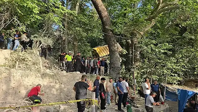 Freni arızalanan kamyon şelale bölgesine düştü: 1 ölü, 1 yaralı