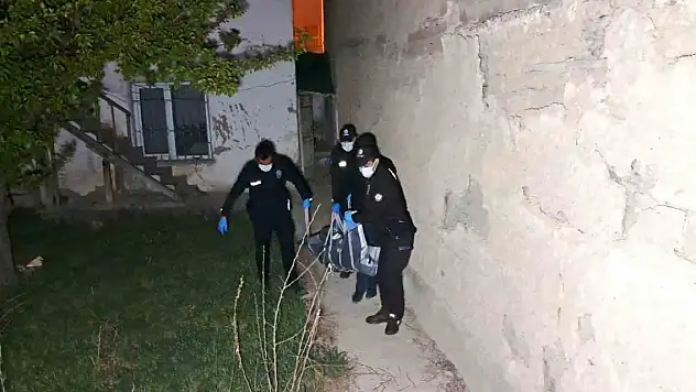 Kamyon şoförü evinde ölü bulundu