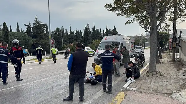 Traktörden dökülen yağ nedeniyle kontrolden çıkan motosiklet devrildi: 2 yaralı
