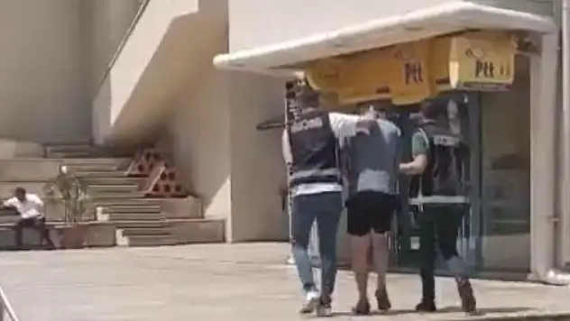 Sahte dövizle alışveriş yapan turist, sınır dışı edildi