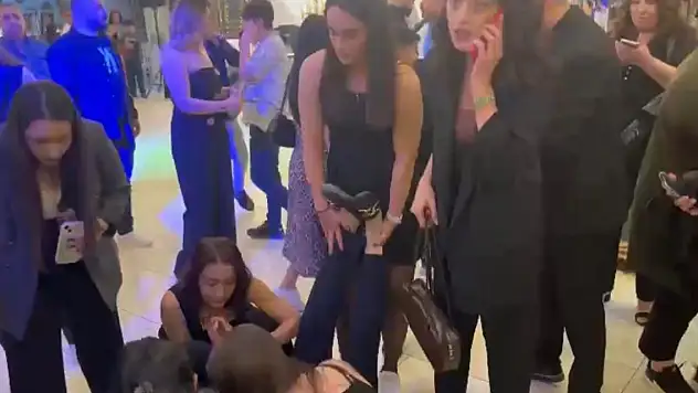 Elazığ'da depremde korkan kadın düğün salonunda bayıldı