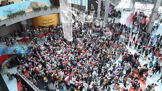 Başkan Altay, çocukların coşkusuna ortak oldu