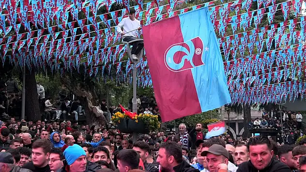 Trabzon halkı Avrupa 2'ncisi gençlerini heyecanla izledi