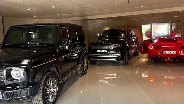 Ekrem İmamoğlu'na ait oldukları belirlenen lüks otomobiller otoparkta böyle görüntülendi