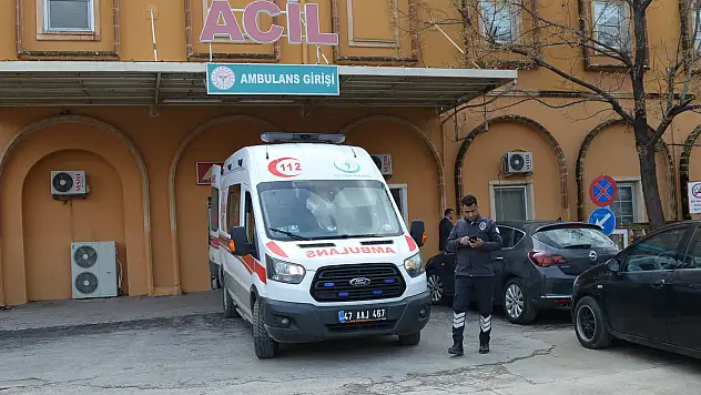 Camide namaz kılarken bıçaklandı