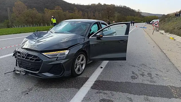 Otomobille çarpışan motosikletteki genç sürücü öldü