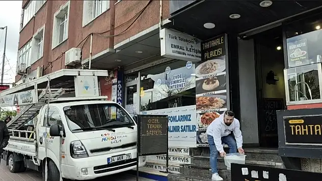 Kamyonetten düşen adam hayatını kaybetti