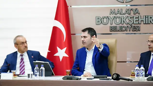 Bakan Kurum'dan Özgür Özel'e tepki! 'O gözlerindeki bandı çıkarsın ve etrafına bir baksın'