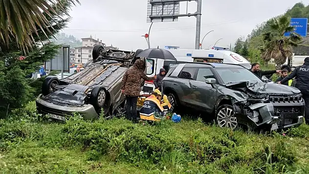 Hafif ticareti araç ile cip çarpıştı! 1 ölü