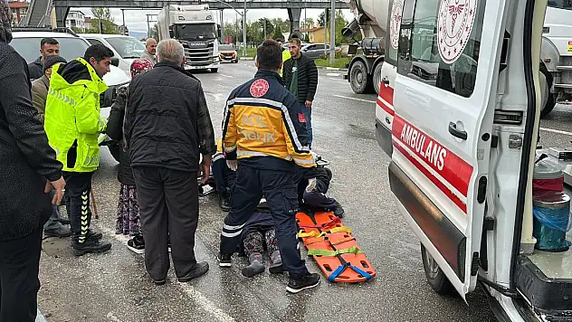 Üstgeçit yerine çevreyolunu kullandı, otomobilin çarpmasıyla yaralandı