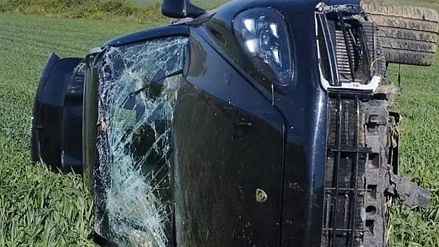 Polise çarpıp kaçtıktan sonra kaza yaptı