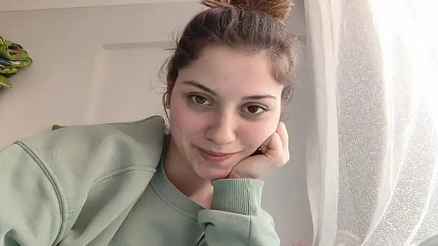 Öldürülen genç kız, son yolculuğuna uğurlandı