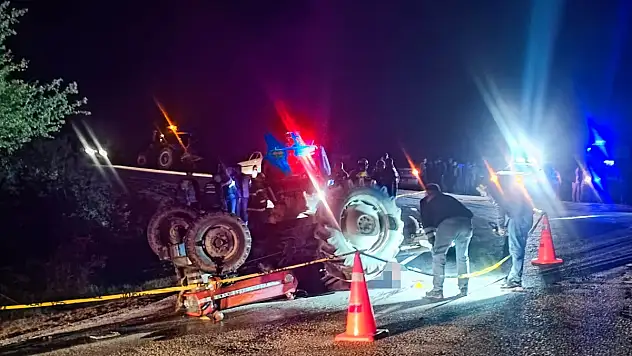 Devrilen traktörün sürücüsü hayatını kaybetti