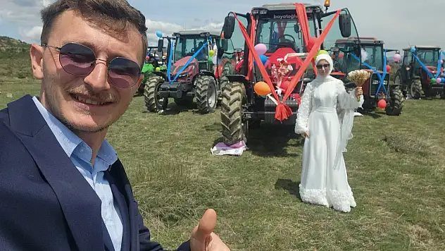 Traktör konvoylu düğün