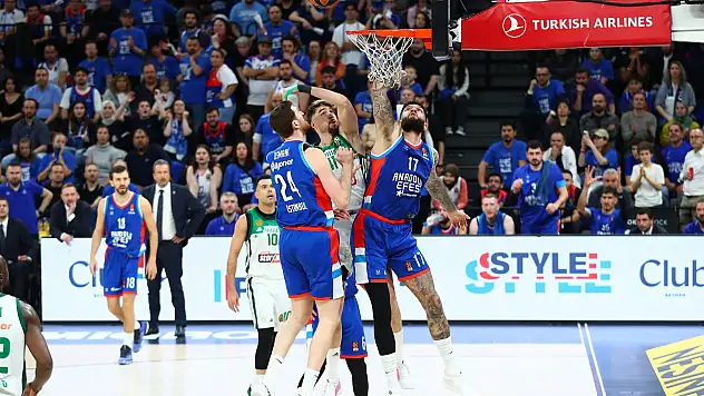 Anadolu Efes Final Four bileti için parkede!