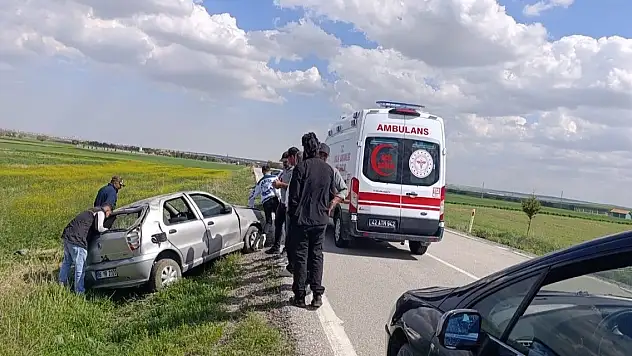 Konya'da kontrolden çıkan otomobil  takla attı