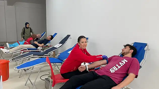 Konya'da üniversite öğrencileri kan bağışı yaptı