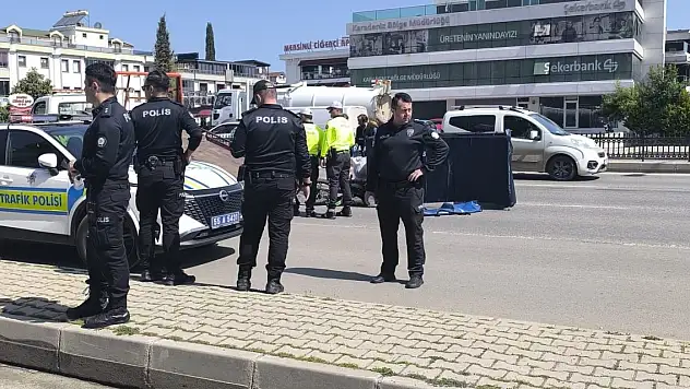 TIR'a çarpan motosikletin sürücüsü hayatını kaybetti