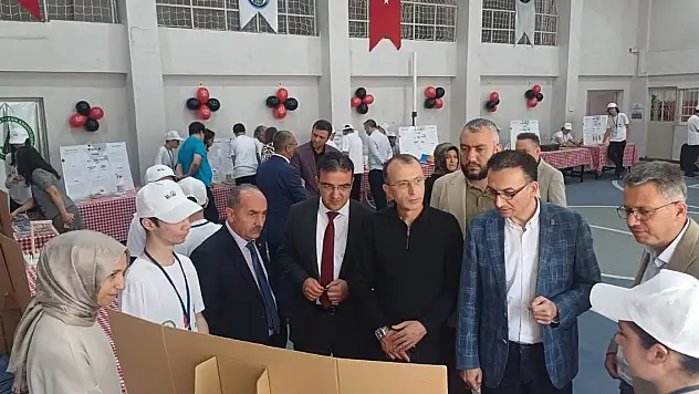 TÜBİTAK 4006 Bilim Fuarı öğrencileri buluşturdu
