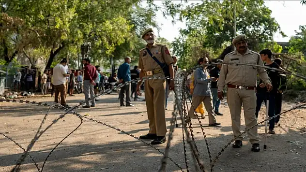 Pakistan ile Hindistan ateşkes ilan etti