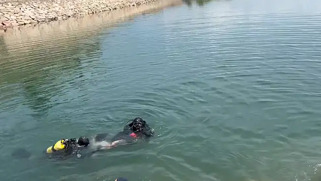 Ayağı kayıp düştüğü çayda boğuldu