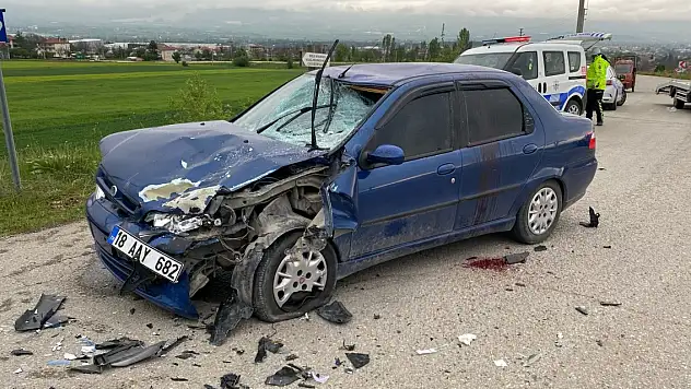 Otomobille motosiklet çarpıştı: 2'si ağır 6 yaralı