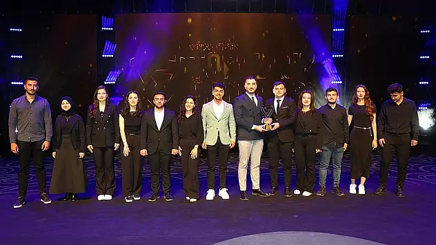 BizBize Fest'te öğrenciler ödüllerine kavuştu